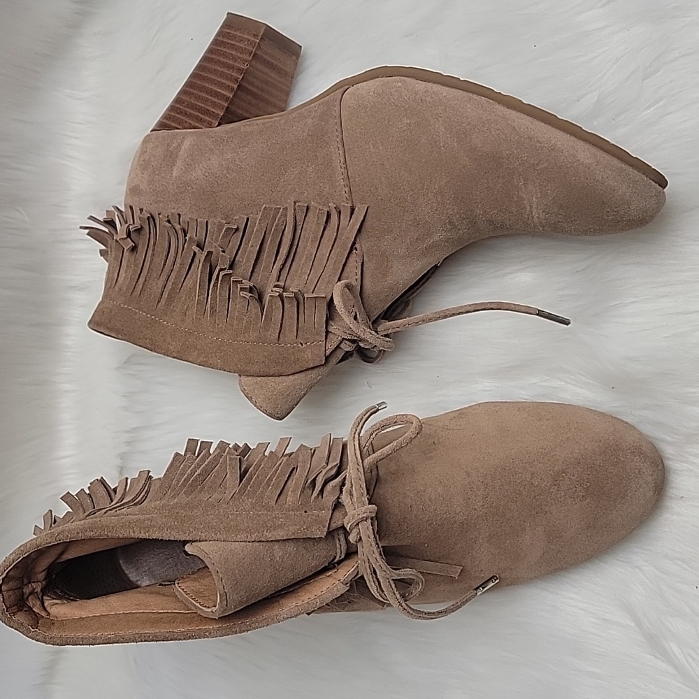 GENTLE SOULS Bettie Tan Suede Double Fringe Lace Up Boho Western‎ Ankle Booties